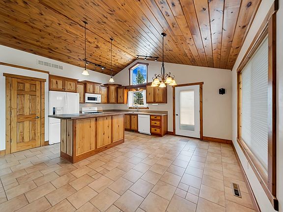 4th image of 25007 Chandler Dr