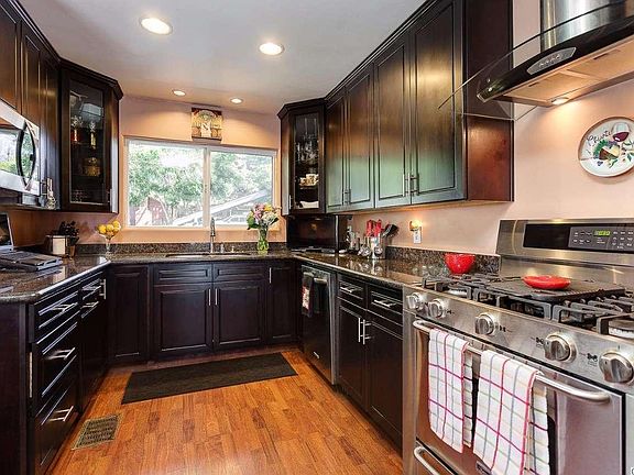 5th image of 3836 Vista Ct