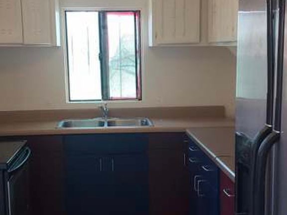 4th image of 210 E 31st St #A