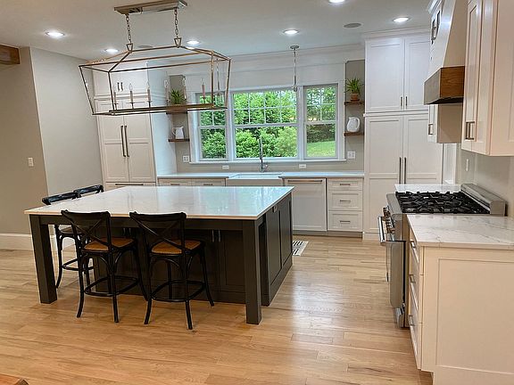 Kitchen with oversize Island