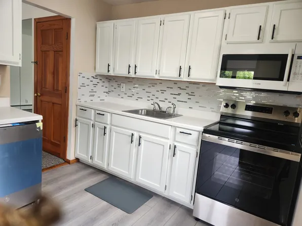 65 E Saltaire Rd Floor 1, Lindenhurst, NY 11757