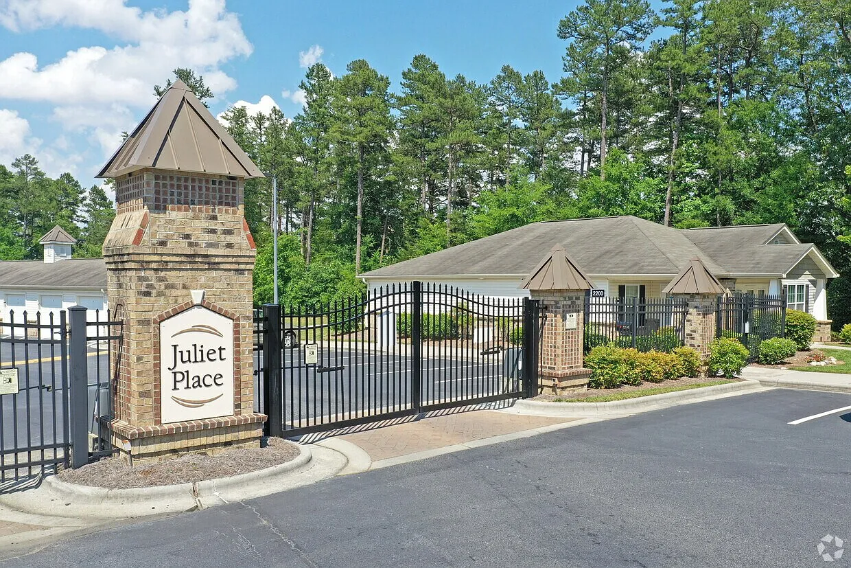 Juliet Place Apartments — Photo 2
