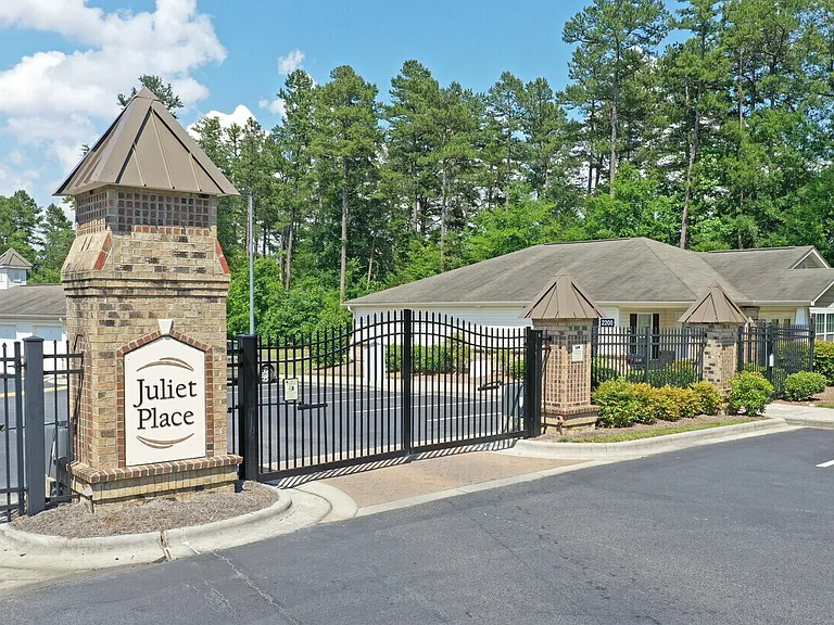 Juliet Place Apartments — Photo 1