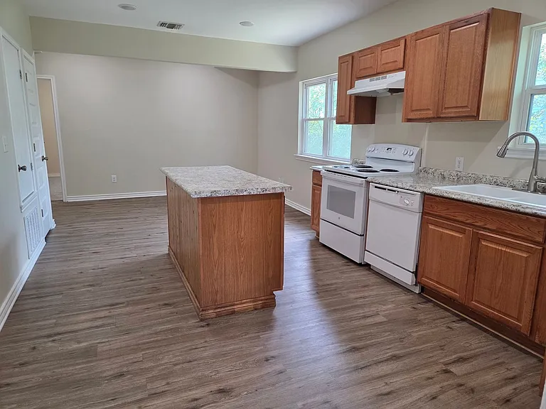 727 Menefee Blvd — Photo 5