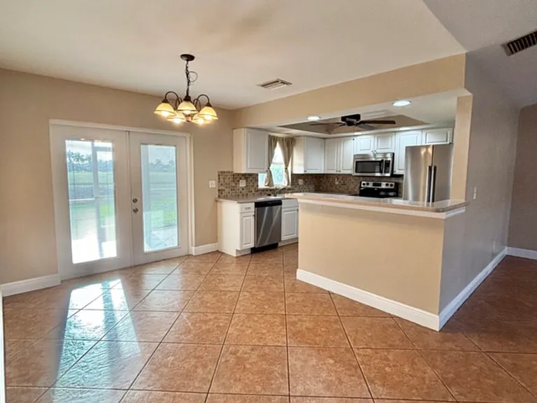 4343 SW Sands Blvd — Photo 5