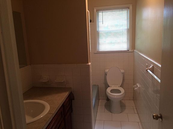 2nd image of 903 Massman Dr
