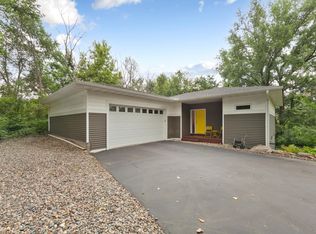 8492 210th St E, Prior Lake, MN 55372