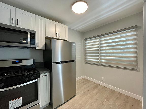 3rd image of 2650 S Barrington Ave Unit 2
