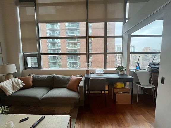 5th image of 637 Lake Shore Blvd W #423
