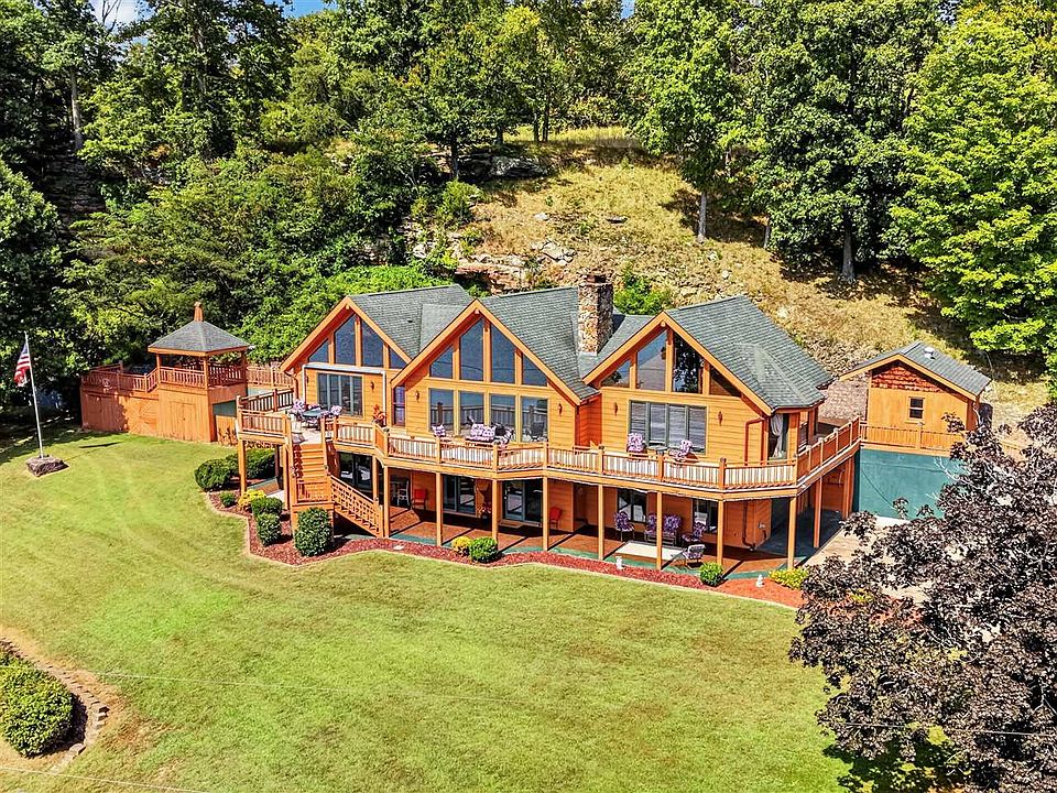 1st image of 660 Willoglen Rd