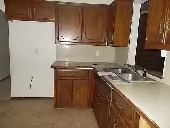 5th image of 928 Linn Ln