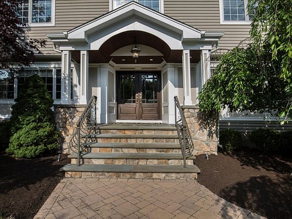 3rd image of 612 Red Oak Dr