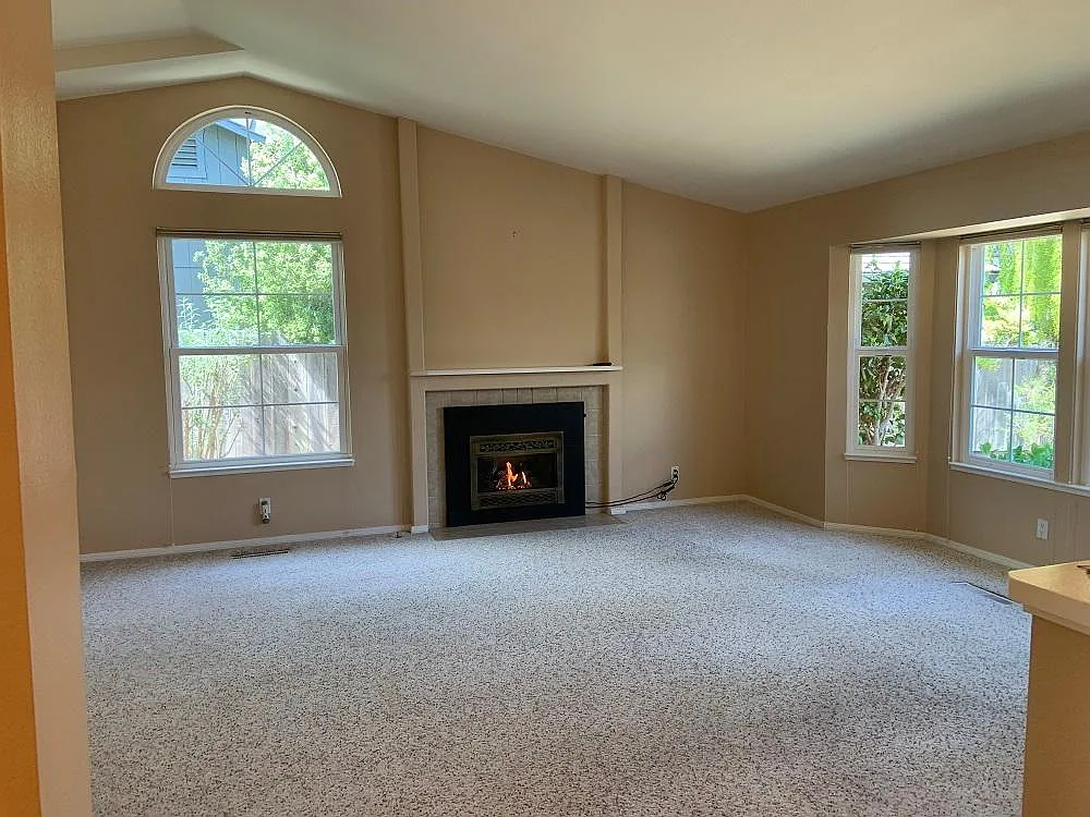 3 bed, $4,000 — Photo 2