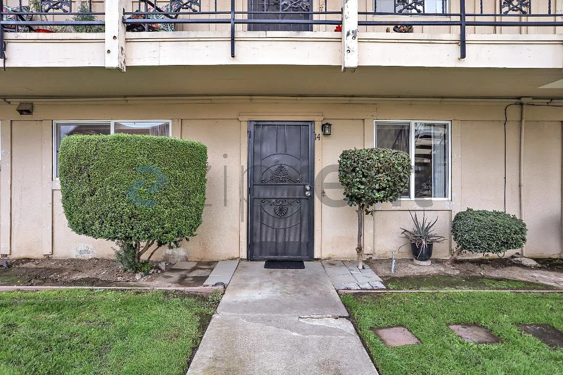 2420 Oxford Way — Photo 2