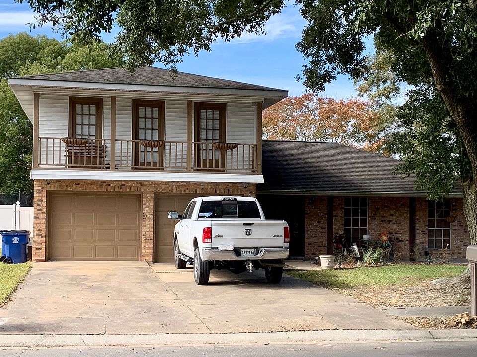 1st image of 109 S Pinecrest Dr