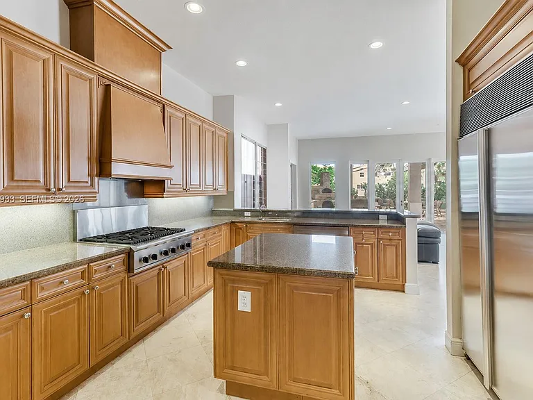19471 NE 14th Ct — Photo 7