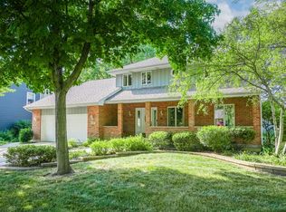 1127 Hidden Spring Dr, Naperville, IL 60540