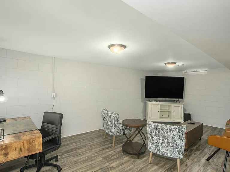 621 Susan Dr — Photo 23
