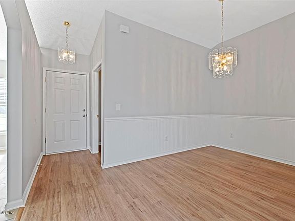 2nd image of 2550 Woodhaven Ct