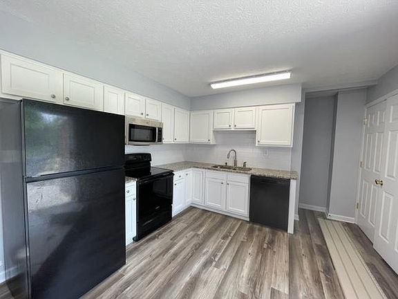 2nd image of 1601 Rhode Ct
