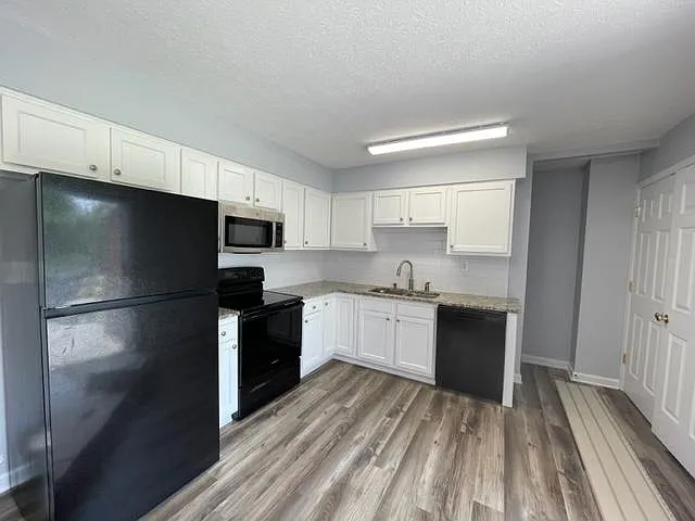 1601 Rhode Ct — Photo 2