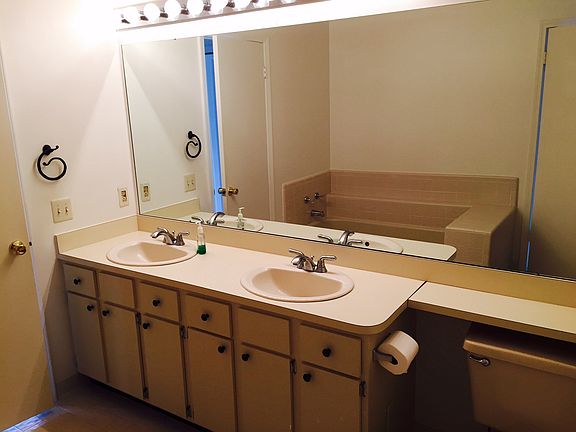 3rd image of 6623 Hearthstone Ct #1