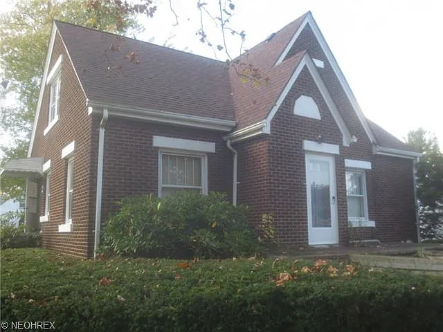 800 Tenney Ave photo 1
