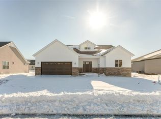 7112 Richmond Dr, Glen Carbon, IL 62034