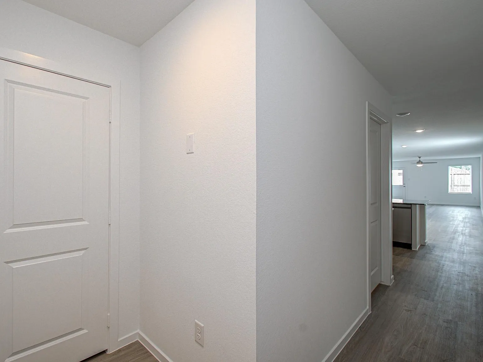 3 bed, 2.0 bath, 1434 sqft, $2,250 — Photo 2