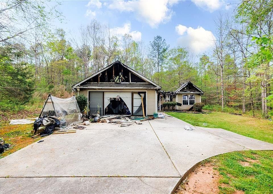1st image of 210 Whitehead Dr #18