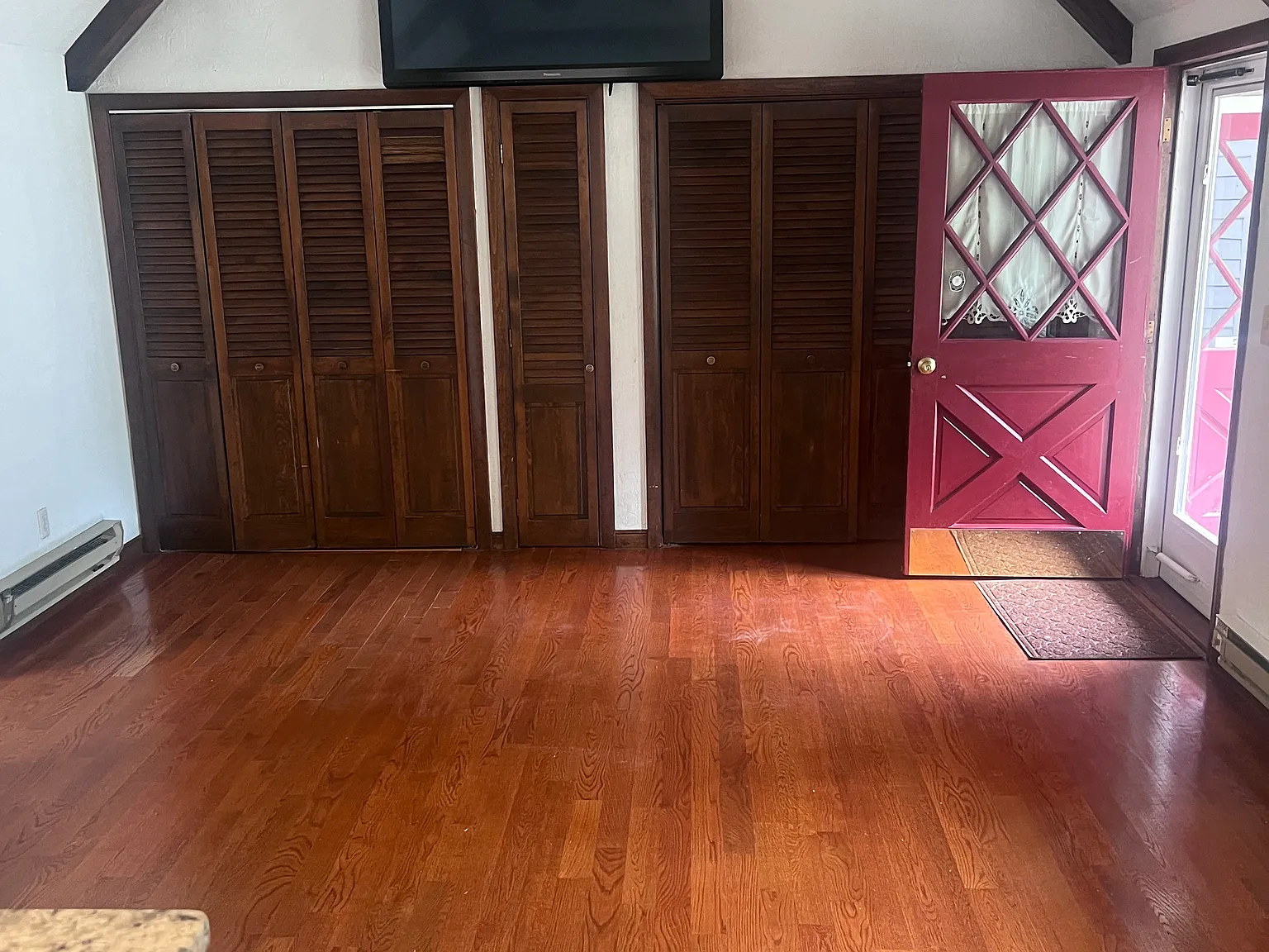 3 bed, 1890 sqft, $3,900 — Photo 3