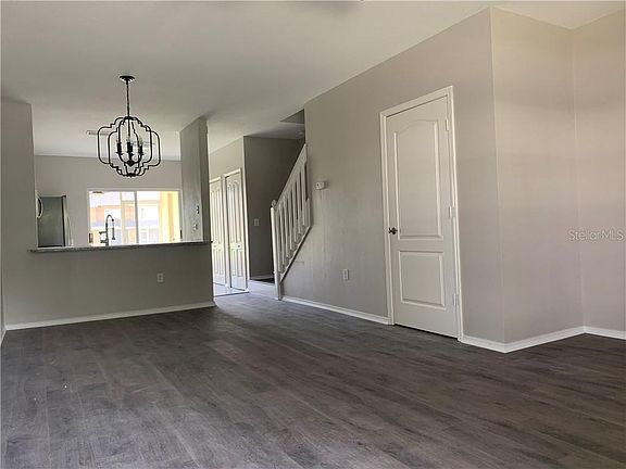 4th image of 1308 Throckmorton Dr
