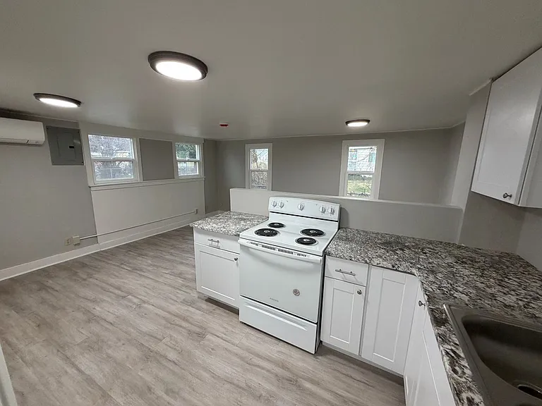 1906 SE Byers Pl — Photo 7