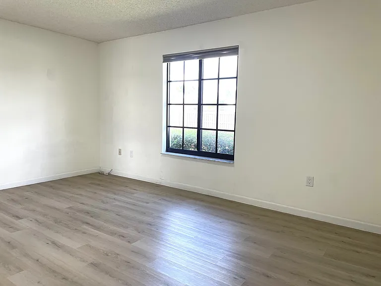 5851 Bristol Ln — Photo 8