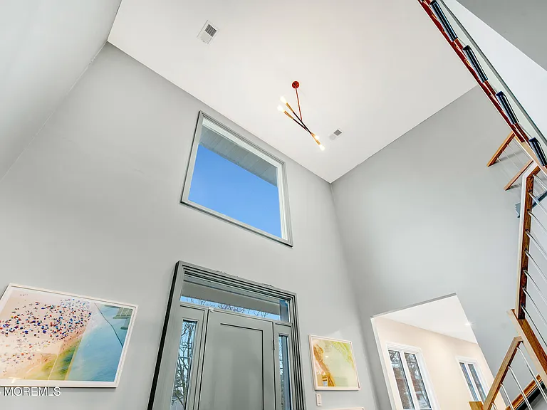 450 Wells Ave — Photo 6