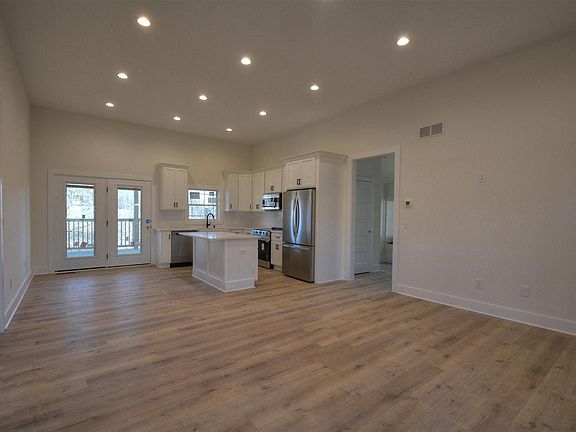 2nd image of 106 Blue Spruce Dr