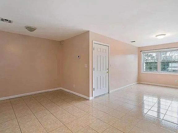 3rd image of 553 E 26th St Floor 2
