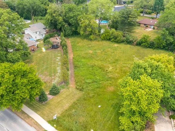 108 N Meadow Ln, Mount Prospect, IL 60056