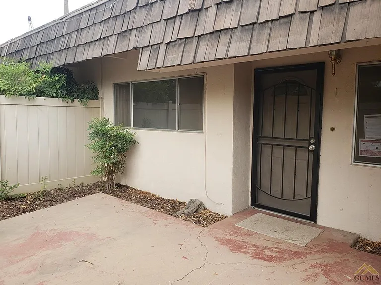 3800 Stockdale Hwy #22 — Photo 1