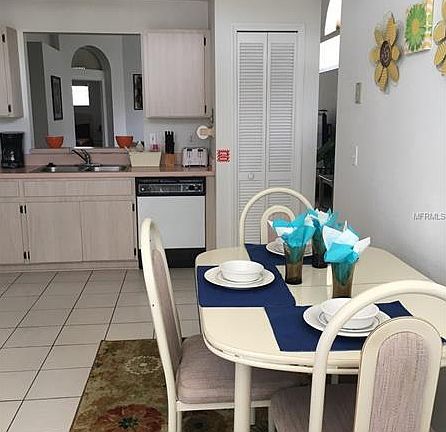 4th image of 2920 Dickens Cir