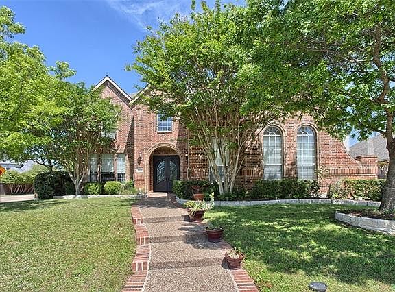4th image of 8012 Oakcrest Dr