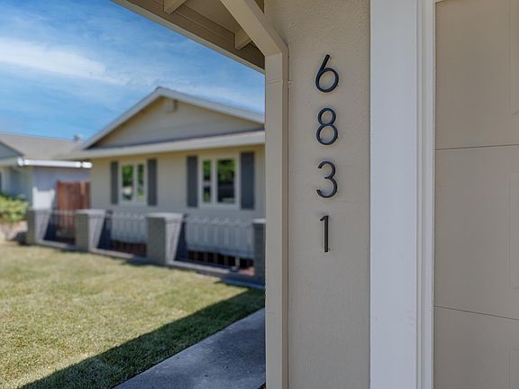 2nd image of 6831 Oaklawn Way