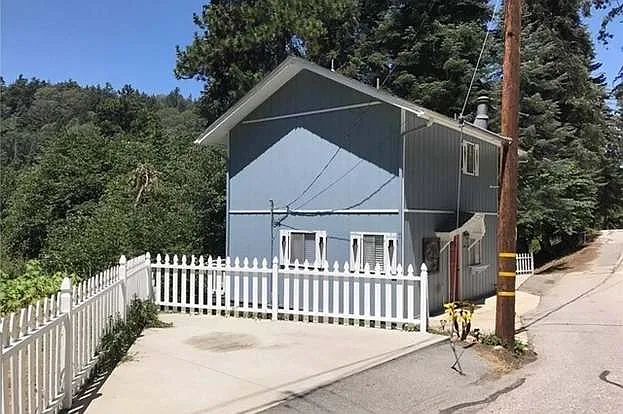 776 Lords Ln — Photo 14