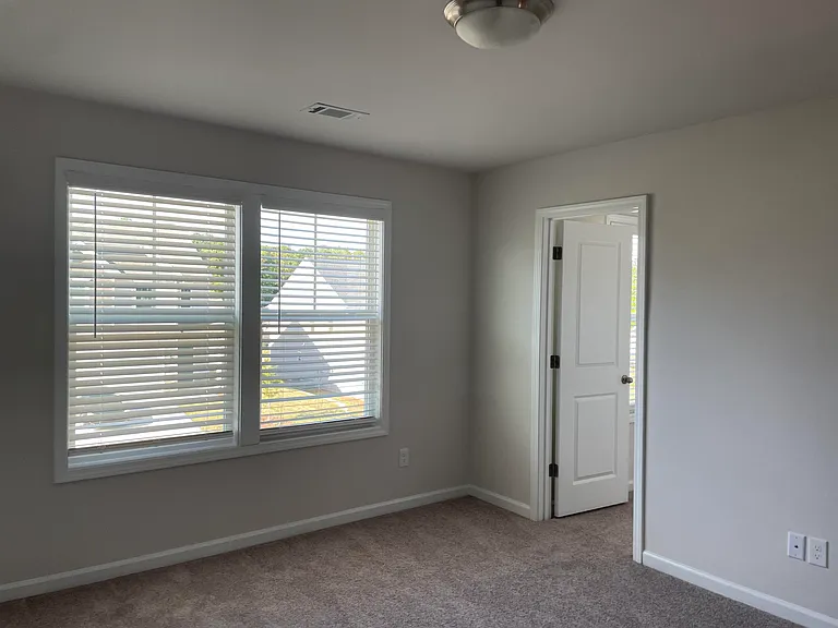 715 Courtland Dr — Photo 14