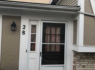28 Wildwood Ct #28, Vernon Hills, IL 60061