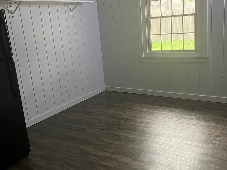 110 N East St #7 — Photo 2