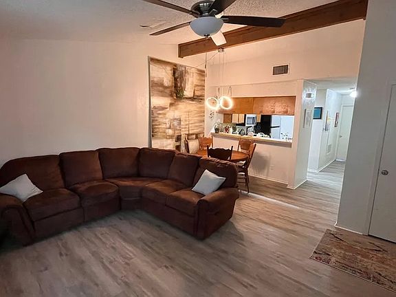 4th image of 5307 Indio Dr APT D
