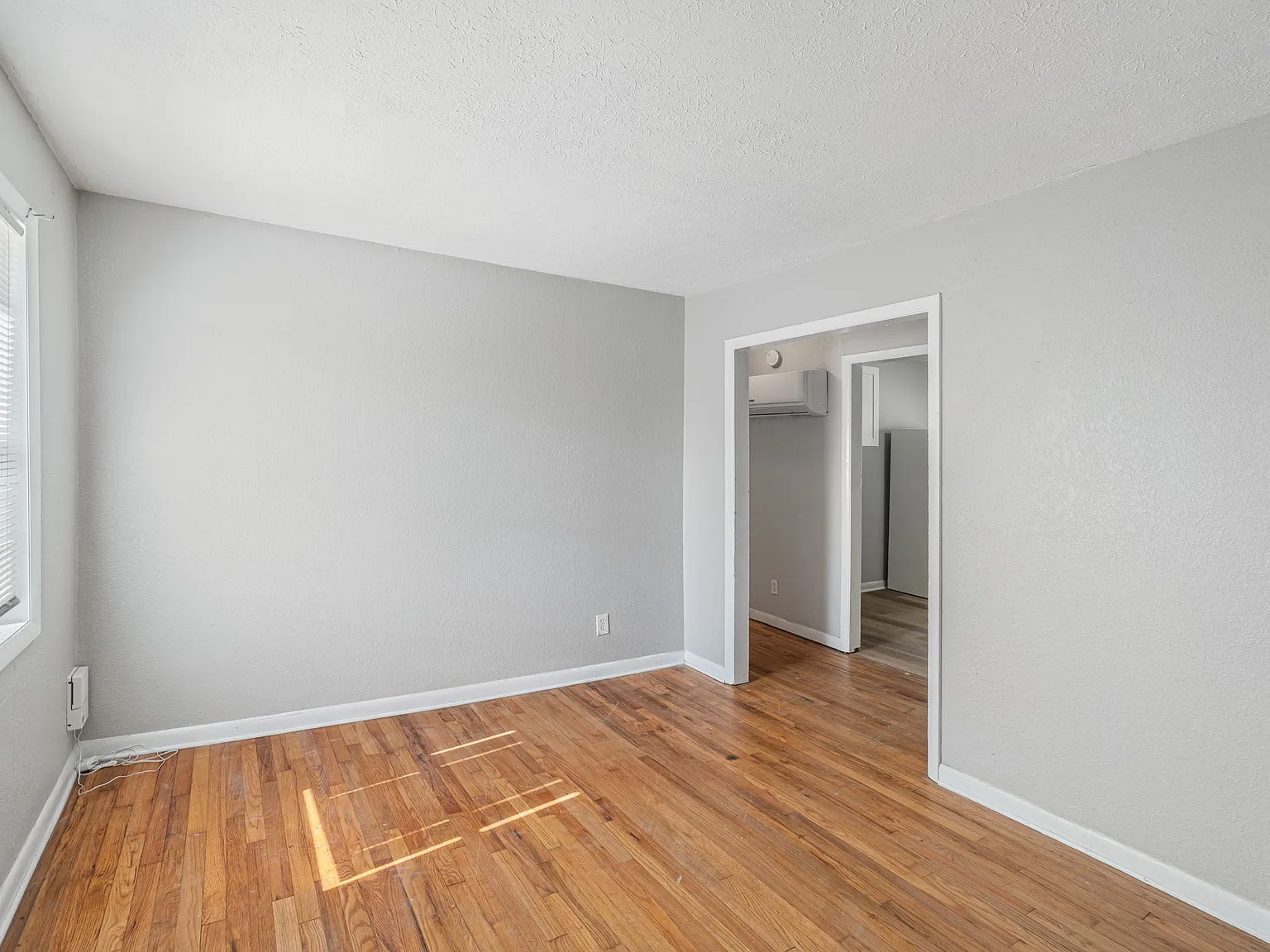 (ACHJH) 3811 & 3813 Fairmont Boulevard Duplex - 1 — Photo 3