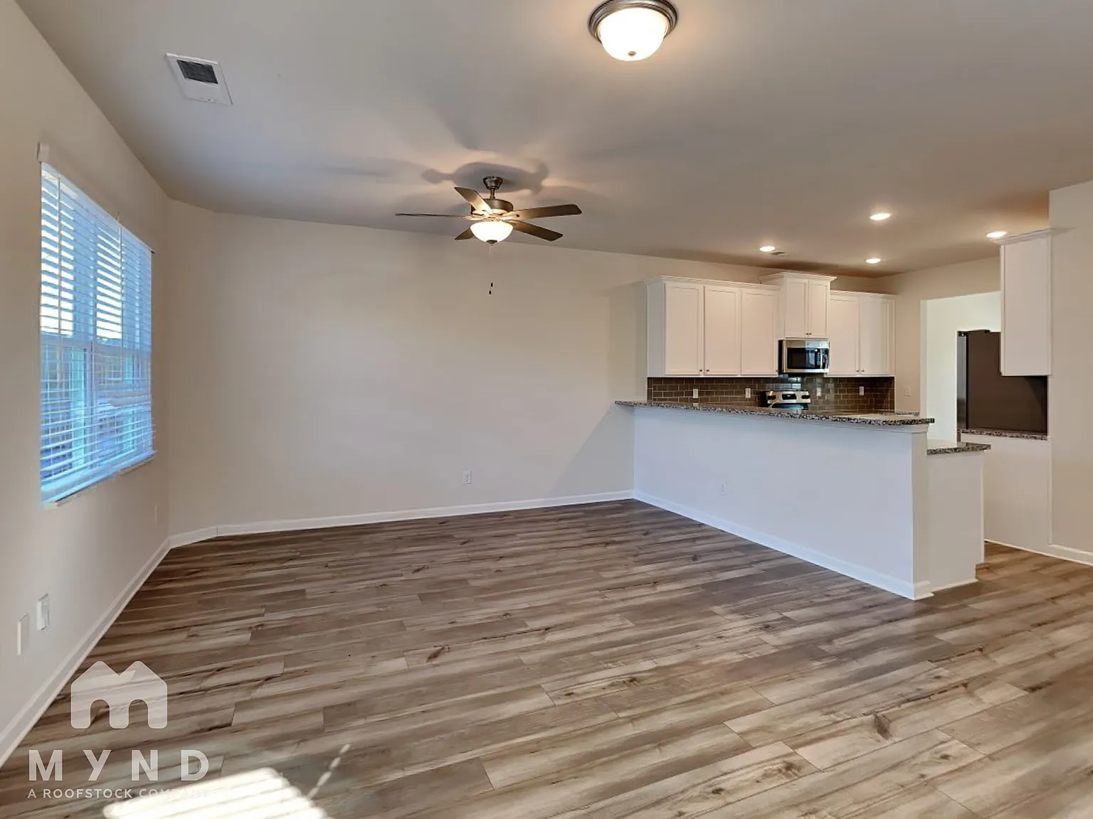 3 bed, 2.5 bath, 1750 sqft, $2,045 — Photo 2