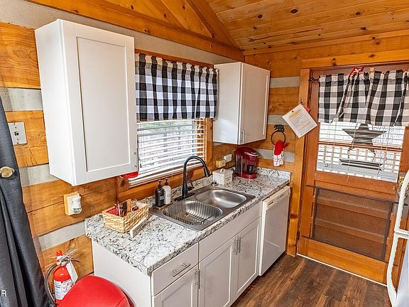 4th image of 2348 Misty Ln